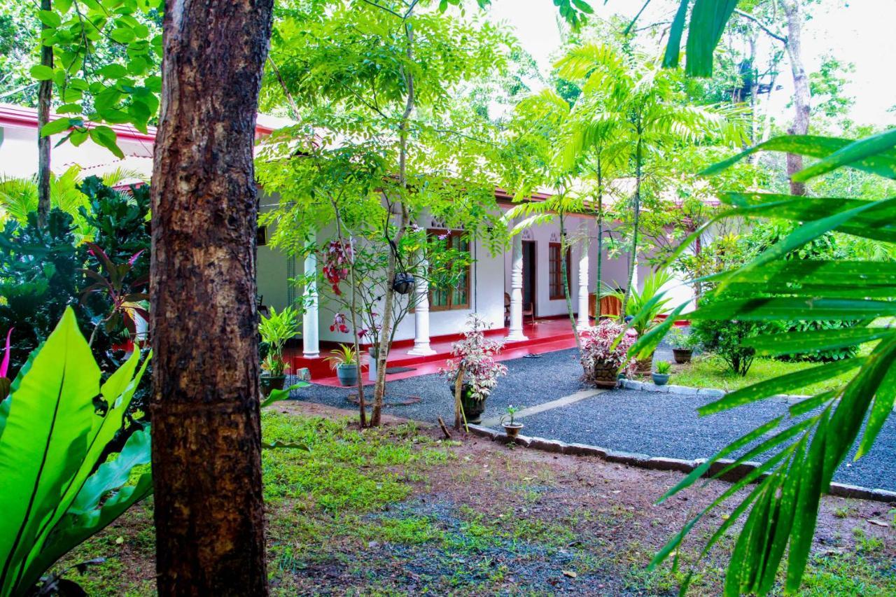 Thathsara Holiday Inn Sigiriya Exterior foto